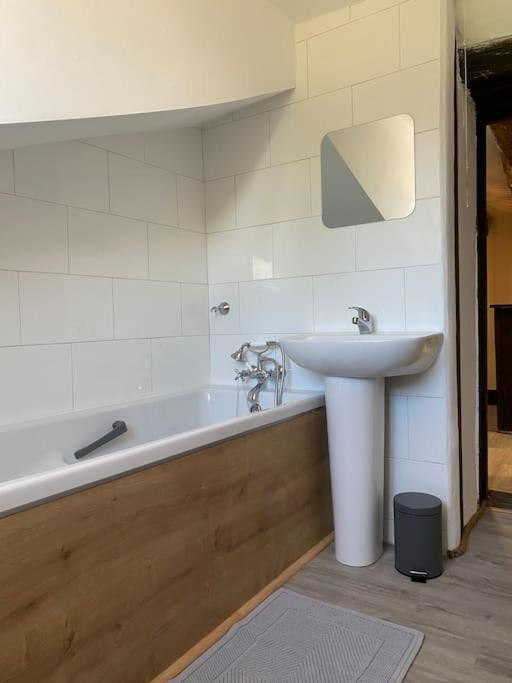Spacious 1 Bed Home With Shared Pool Champagnac-la-Rivière Dış mekan fotoğraf