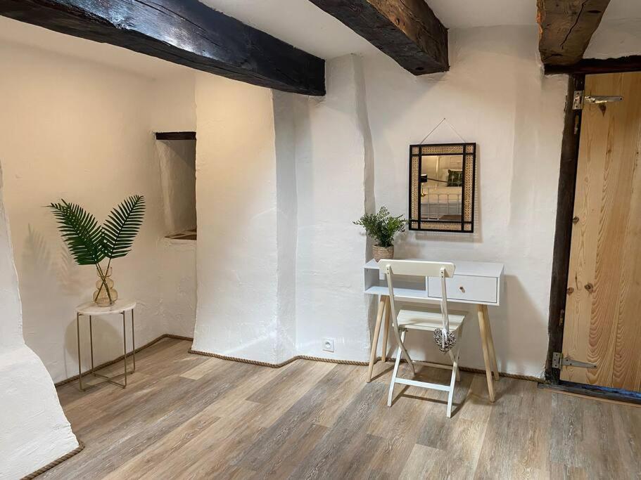 Spacious 1 Bed Home With Shared Pool Champagnac-la-Rivière Dış mekan fotoğraf
